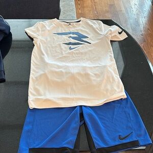 Nike Kids White and Black Graphic Tee with shorts! Boys medium